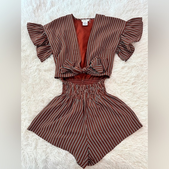 STORIA Striped Ruffle Sleeve Tie-Front Romper Size S - Picture 3 of 16